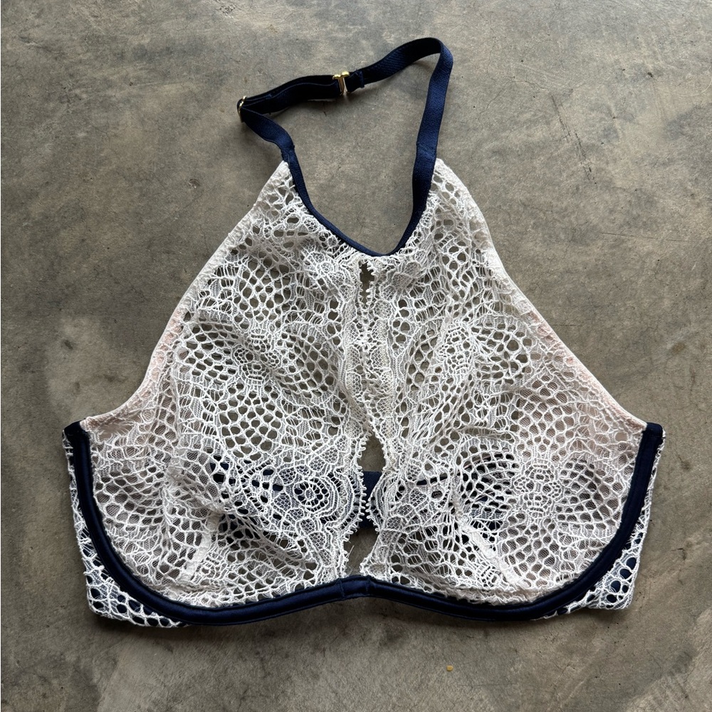 Victoria’s Secret Very Sexy White Lace Keyhole Halter Bra